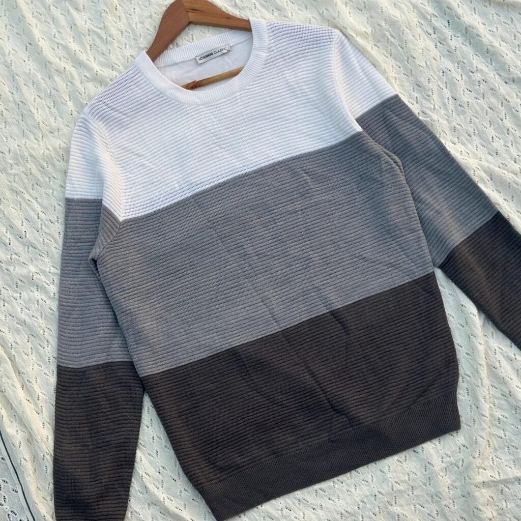 LC Round neck grey and black sweater
